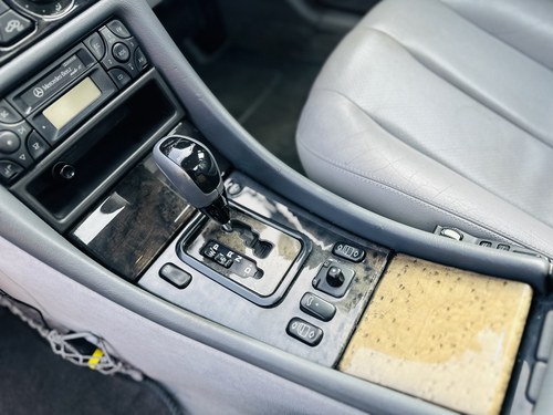 NO RESERVE - 2002 Mercedes-Benz CLK320 Avantgarde In vendita (immagine 53 di 114)