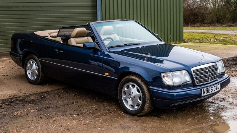 1995 Mercedes-Benz E220 Cabriolet For Sale (picture 1 of 153)