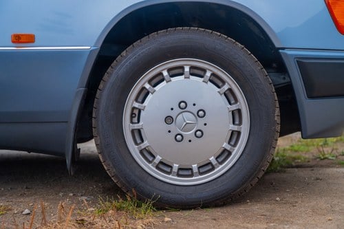 1991 Mercedes-Benz W124 300E 4MATIC In vendita (immagine 16 di 196)