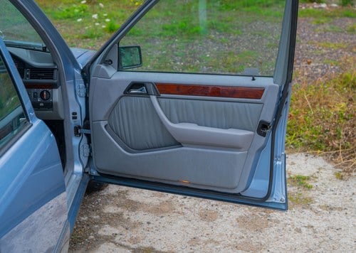 1991 Mercedes-Benz W124 300E 4MATIC In vendita (immagine 18 di 196)