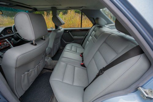 1991 Mercedes-Benz W124 300E 4MATIC In vendita (immagine 91 di 196)