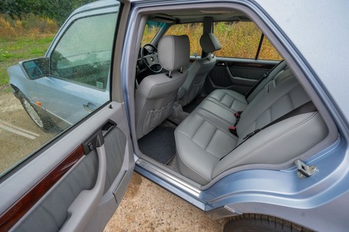 1991 Mercedes-Benz W124 300E 4MATIC In vendita (immagine 90 di 196)