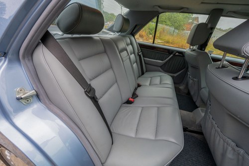 1991 Mercedes-Benz W124 300E 4MATIC In vendita (immagine 97 di 196)