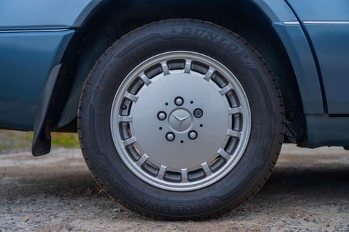 1991 Mercedes-Benz W124 300E 4MATIC In vendita (immagine 15 di 196)