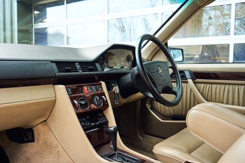 1995 Mercedes-Benz E220 Cabriolet C124 In vendita (immagine 70 di 181)