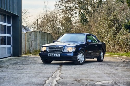 1995 Mercedes-Benz E220 Cabriolet C124 In vendita (immagine 30 di 181)