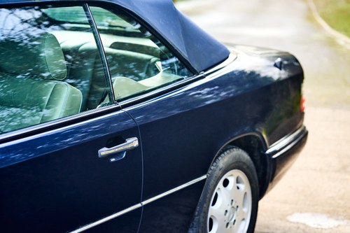 1995 Mercedes-Benz E220 Cabriolet C124 In vendita (immagine 110 di 181)