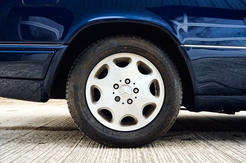 1995 Mercedes-Benz E220 Cabriolet C124 In vendita (immagine 39 di 181)