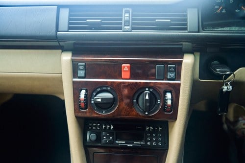 1995 Mercedes-Benz E220 Cabriolet C124 In vendita (immagine 52 di 181)