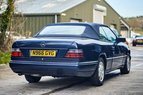 1995 Mercedes-Benz E220 Cabriolet C124 In vendita (immagine 13 di 181)