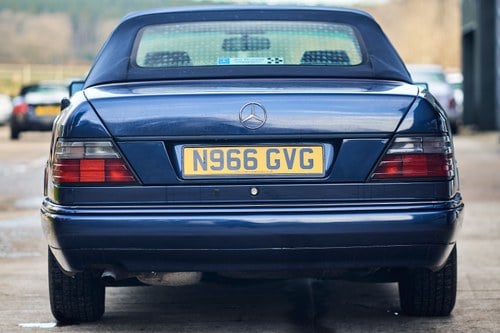 1995 Mercedes-Benz E220 Cabriolet C124 In vendita (immagine 15 di 181)