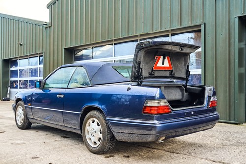 1995 Mercedes-Benz E220 Cabriolet C124 In vendita (immagine 90 di 181)