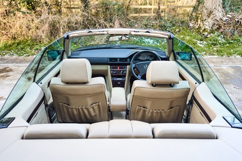 1995 Mercedes-Benz E220 Cabriolet C124 In vendita (immagine 80 di 181)