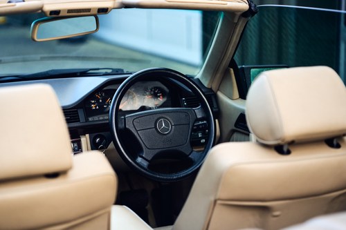 1995 Mercedes-Benz E220 Cabriolet C124 In vendita (immagine 77 di 181)