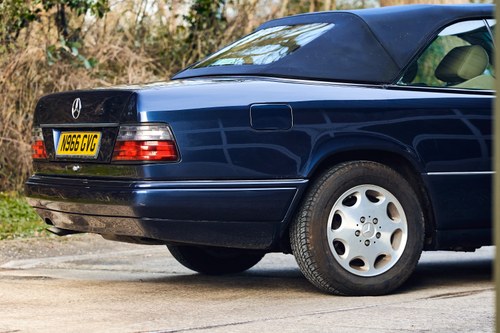 1995 Mercedes-Benz E220 Cabriolet C124 In vendita (immagine 111 di 181)