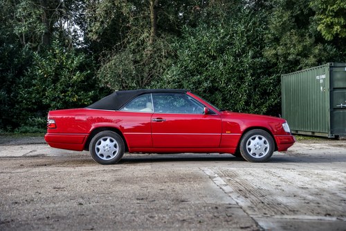 1994 Mercedes-Benz C124 E320 Cabriolet Te koop (foto 9 van 82)