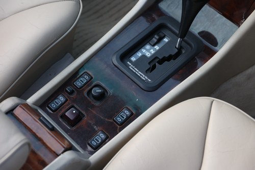 1994 Mercedes-Benz C124 E320 Cabriolet Te koop (foto 32 van 82)