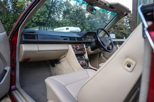1994 Mercedes-Benz C124 E320 Cabriolet Te koop (foto 35 van 82)