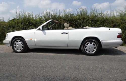 1994 Mercedes-Benz C124 E320 Cabriolet En venta (imagen 3 de 205)