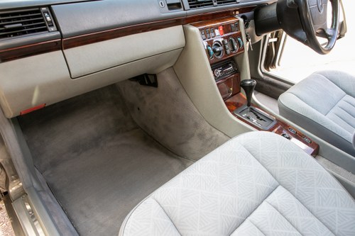 1994 Mercedes-Benz E-Class Estate (W124) For Sale (picture 56 of 169)