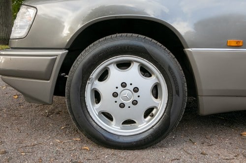 1994 Mercedes-Benz E-Class Estate (W124) For Sale (picture 23 of 169)