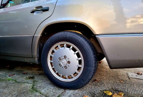 1991 Mercedes-Benz 300E 4-MATIC For Sale (picture 10 of 67)