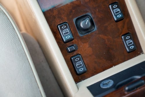 1995 Mercedes-Benz W124 E200 Te koop (foto 30 van 142)