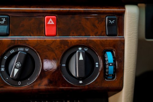 1995 Mercedes-Benz W124 E200 Te koop (foto 25 van 142)