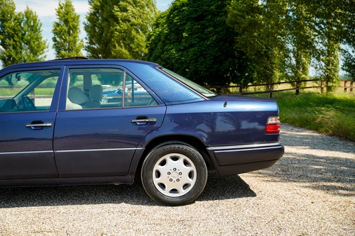 1995 Mercedes-Benz W124 E200 Te koop (foto 86 van 142)