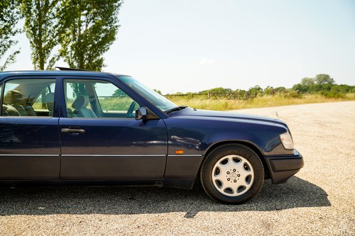 1995 Mercedes-Benz W124 E200 Te koop (foto 84 van 142)