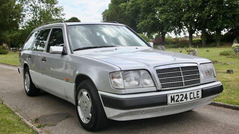 NO RESERVE - 1995 Mercedes-Benz E200 Estate For Sale (picture 1 of 89)