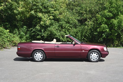 1996 Mercedes-Benz E220 Cabriolet Auto à venda (imagem 4 de 153)