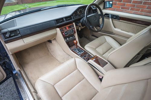 1997 Mercedes-Benz E220 Cabriolet W124 In vendita (immagine 34 di 139)