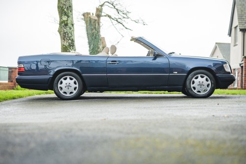 1997 Mercedes-Benz E220 Cabriolet W124 In vendita (immagine 11 di 139)
