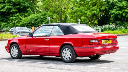 1995 Mercedes-Benz E220 Convertible (W124) In vendita (immagine 6 di 163)