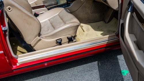 1995 Mercedes-Benz E220 Convertible (W124) In vendita (immagine 21 di 163)