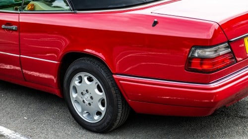 1995 Mercedes-Benz E220 Convertible (W124) In vendita (immagine 86 di 163)