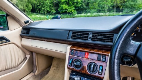 1995 Mercedes-Benz E220 Convertible (W124) In vendita (immagine 36 di 163)