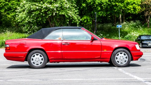 1995 Mercedes-Benz E220 Convertible (W124) In vendita (immagine 10 di 163)
