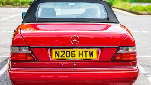 1995 Mercedes-Benz E220 Convertible (W124) In vendita (immagine 61 di 163)