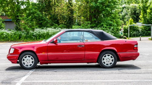 1995 Mercedes-Benz E220 Convertible (W124) In vendita (immagine 11 di 163)