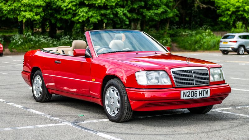 1995 Mercedes-Benz E220 Convertible (W124) For Sale (picture 1 of 164)