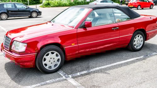 1995 Mercedes-Benz E220 Convertible (W124) In vendita (immagine 4 di 163)