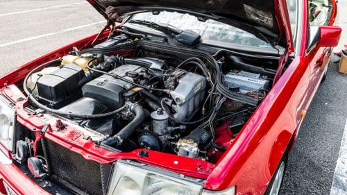 1995 Mercedes-Benz E220 Convertible (W124) In vendita (immagine 98 di 163)