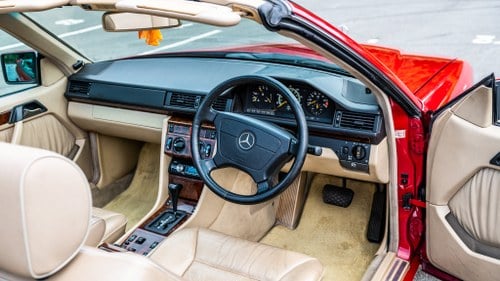 1995 Mercedes-Benz E220 Convertible (W124) In vendita (immagine 23 di 163)