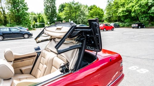 1995 Mercedes-Benz E220 Convertible (W124) In vendita (immagine 91 di 163)