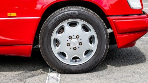 1995 Mercedes-Benz E220 Convertible (W124) In vendita (immagine 15 di 163)
