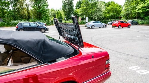 1995 Mercedes-Benz E220 Convertible (W124) In vendita (immagine 90 di 163)