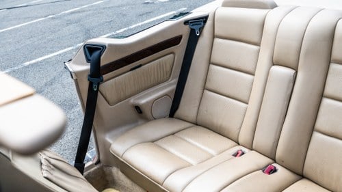 1995 Mercedes-Benz E220 Convertible (W124) In vendita (immagine 48 di 163)