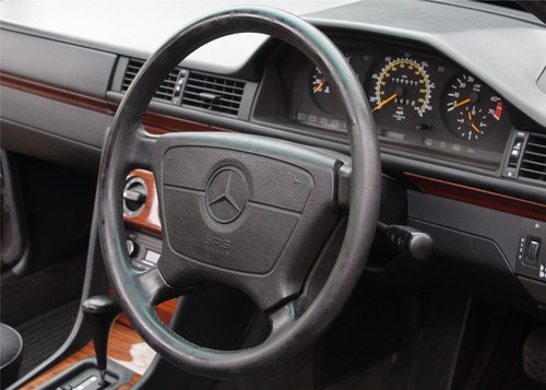 1995 Mercedes-Benz E220 Saloon (W124) In vendita (immagine 20 di 185)